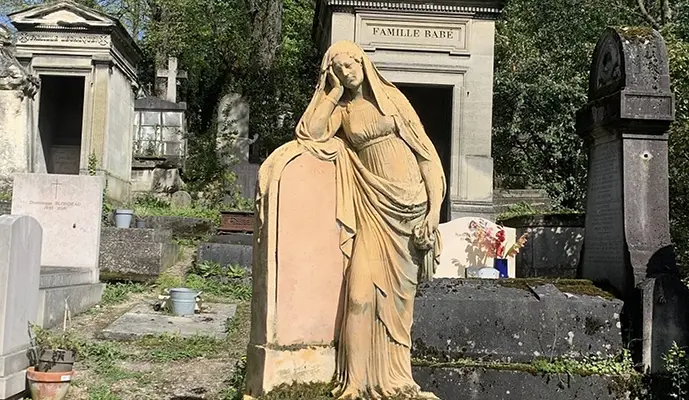Pere Lachaise Cemetery Guided Walking Tour - Image 1
