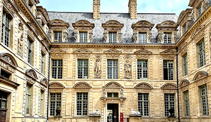 Le Marais District Guided Walking Tour - Image 1