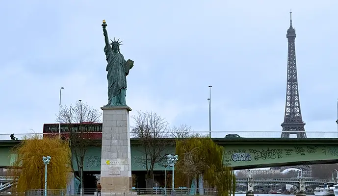 Monumental Paris Walking Tour & Personal Boat Cruise - Image 2