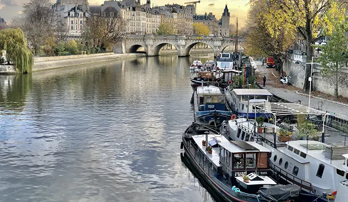 Monumental Paris Walking Tour & Personal Boat Cruise - Image 4